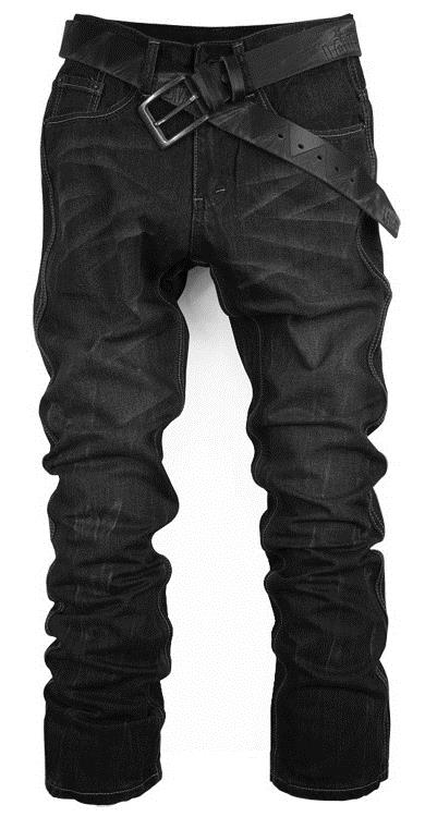 Pantalón vaquero negro con cinturón, prenda símbolo de la moda contemporánea