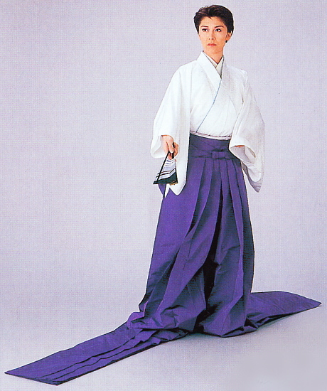 Naga-bakama japonesa tradicional con cola larga