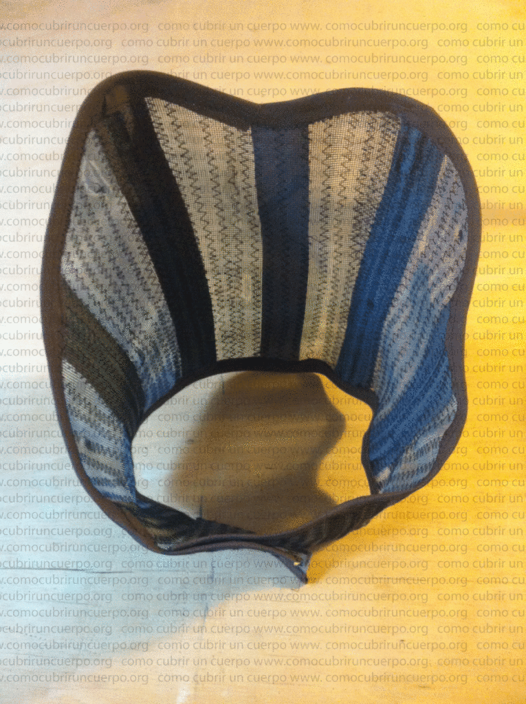 Bustier de teatro con varillas y bies de acabado visto en plano circular