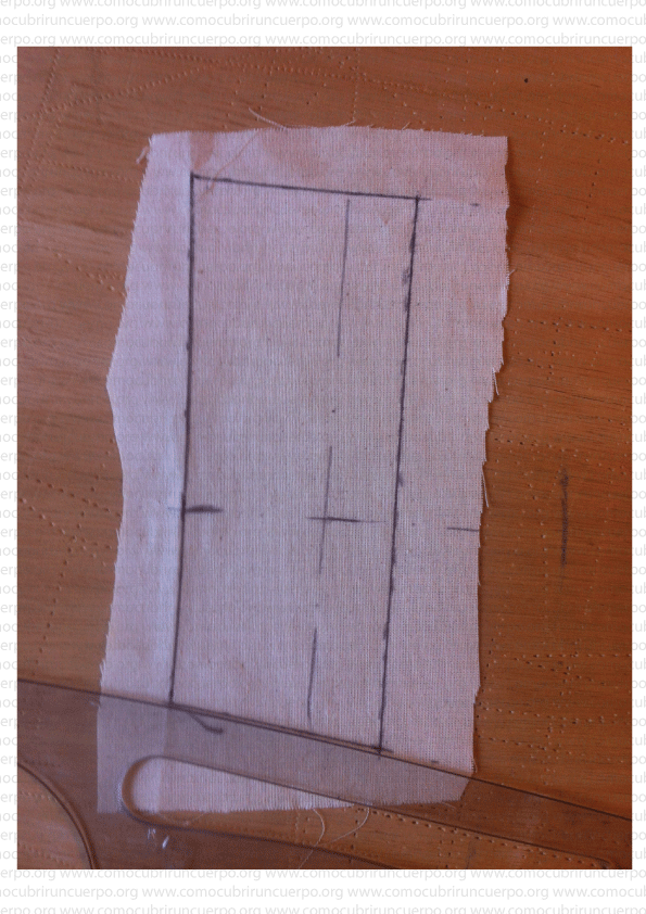 Definición completa del contorno de la pieza de glasilla del bustier tras el trazado de las líneas.