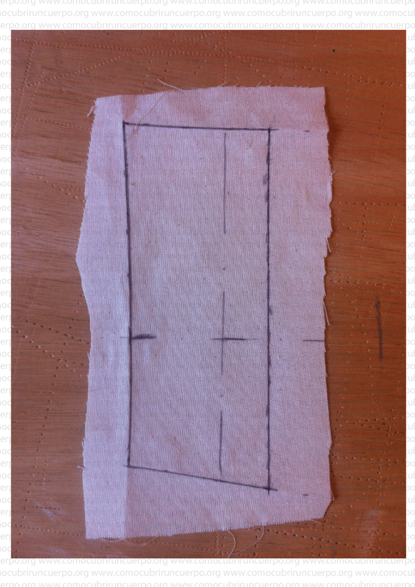 Aspecto final de la pieza del bustier trazada sobre la glasilla antes de la puesta a plano.