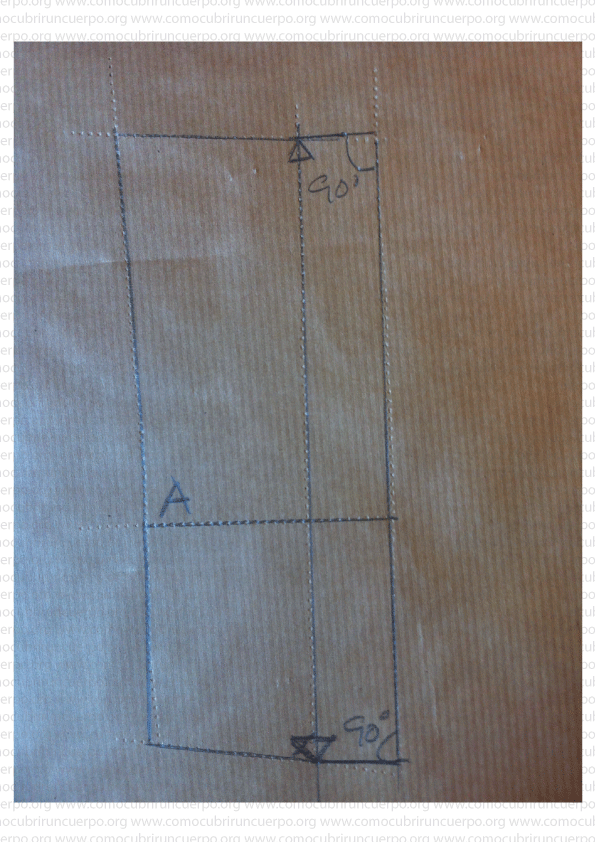 Escuadrado a 90 grados de la pieza de mitad de espalda del bustier respecto a la línea de mitad detrás.